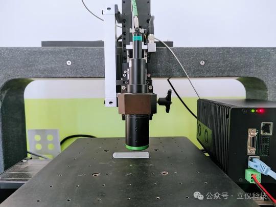 【应用方案】立仪光谱共焦传感器：光伏花纹玻璃厚度精准测量新技术